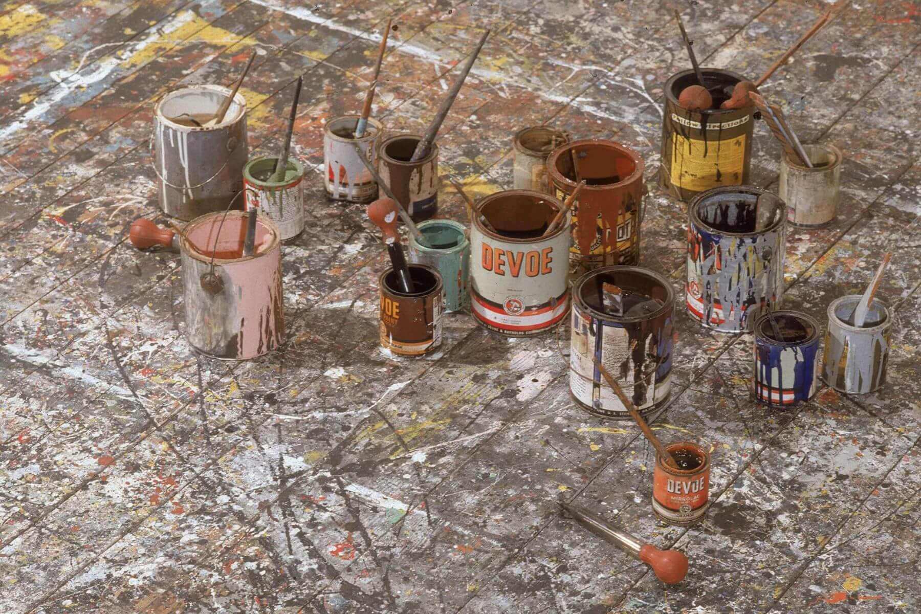 jackson-pollock-studio-floor-paint-cans-1991-the-lawless-muse Paint-splattered floor of Jackson Pollock’s studio with open Devoe paint cans and stir sticks